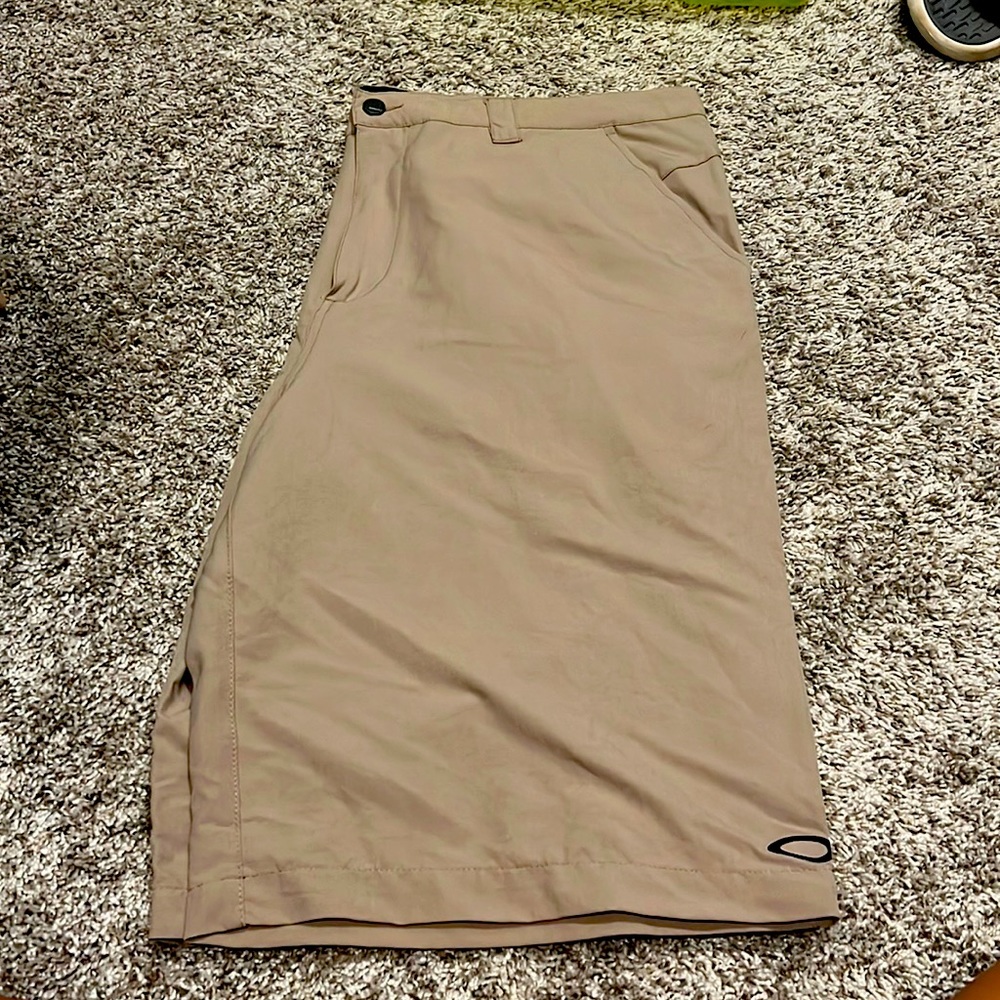 Mens Oakley khaki shorts perfect condition